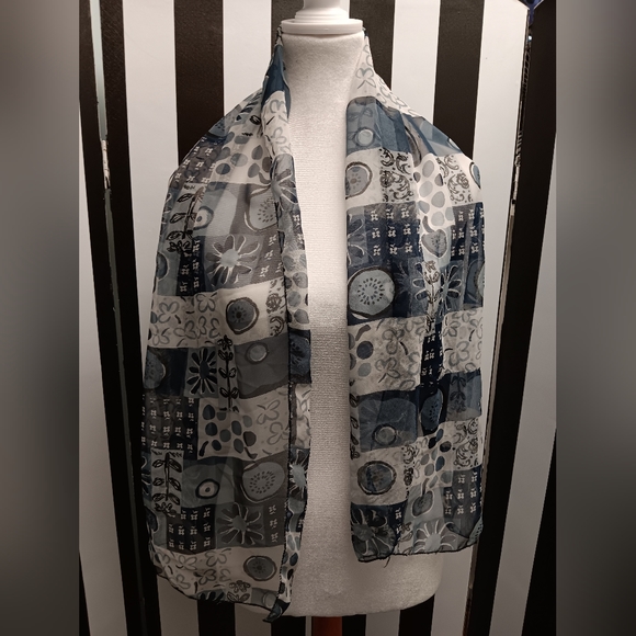 Blue squared scarf - Picture 4 of 5